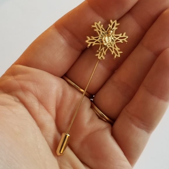 Vintage stickpin Mary baby Jesus snowflake gold tone stick pin lapel Christian - Picture 7 of 8